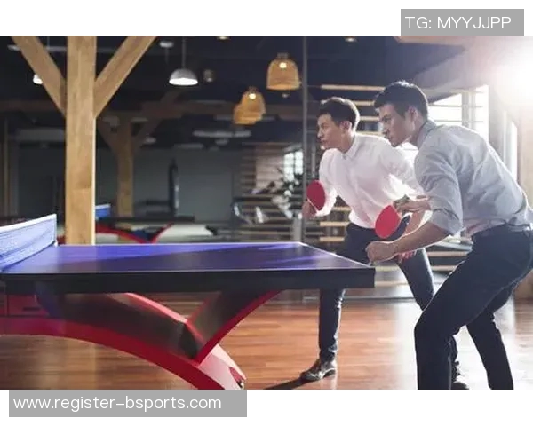 乒乓球团队协作与欧冠足球的精彩对比探讨