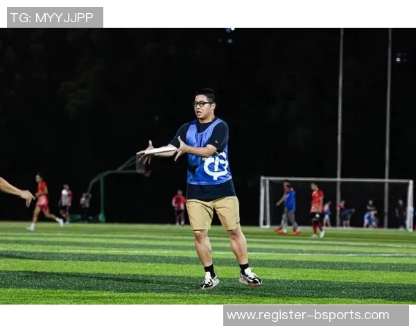 重庆飞盘队与杭州飞盘队赛后技术分析与战术复盘探讨 重庆飞盘队与杭州飞盘队赛后技术分析与战术复盘探讨